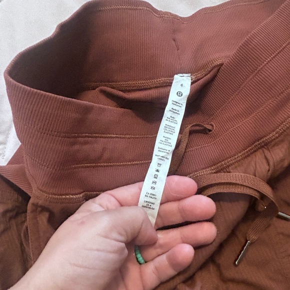 Lululemon dance studio pants size 4 - Picture 4 of 6